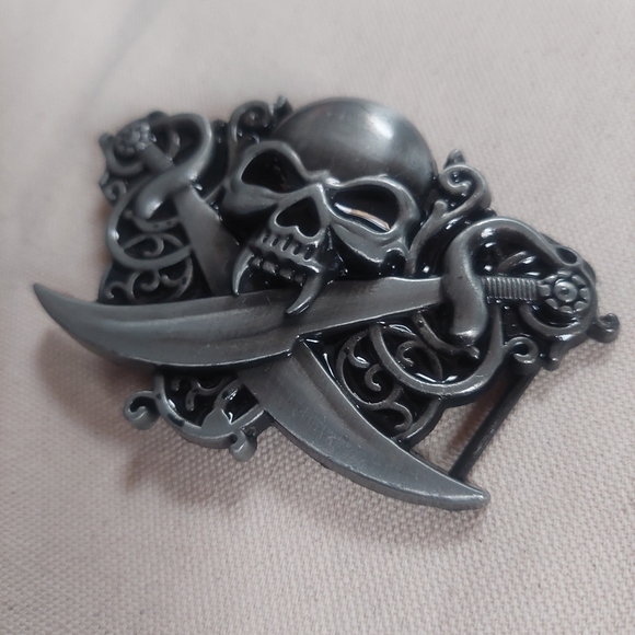 Skull and Swords Belt Buckle - Picture 3 of 4